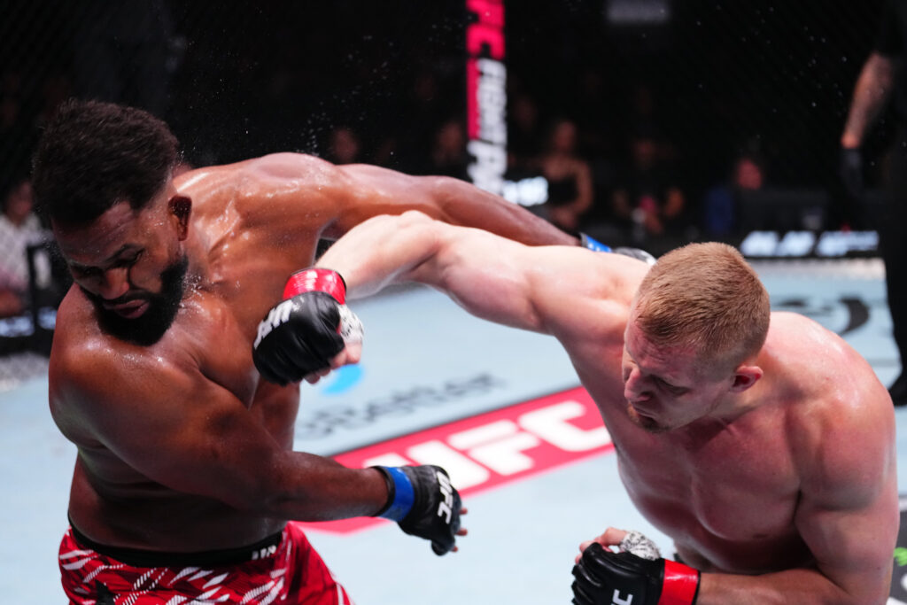 Sergei Pavlovich lands right hand on Waldo Cortes-Acosta