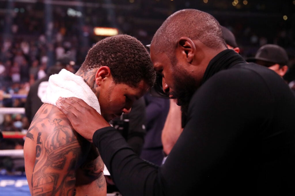 Gervonta Davis chatting with Floyd Mayweather