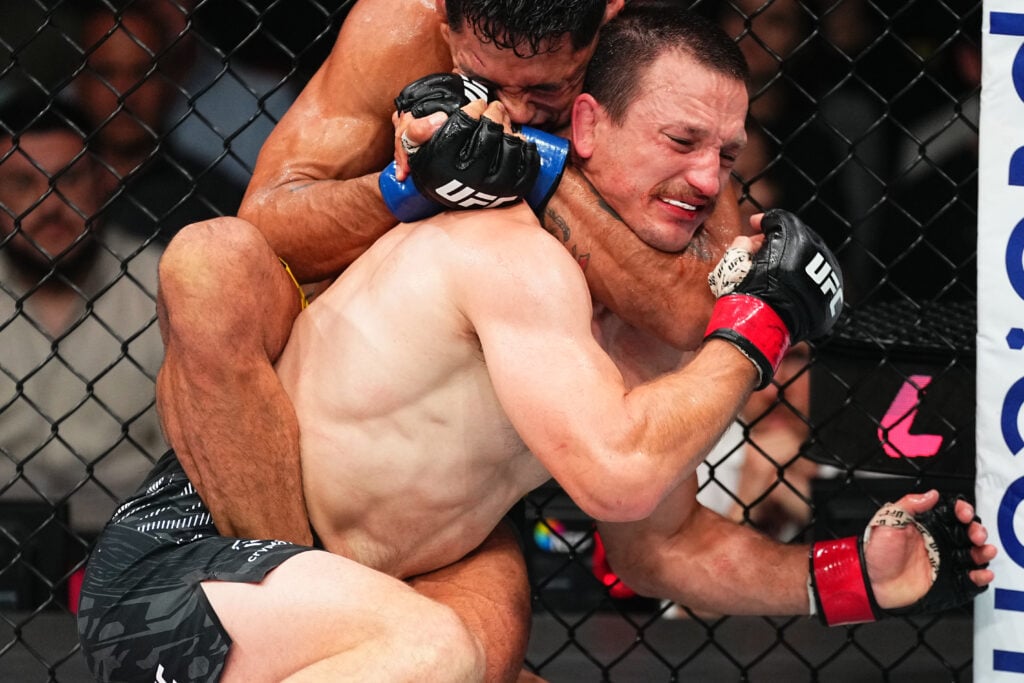 Jack Jenkins is choked by Gabriel Santos