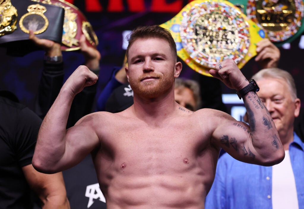 Canelo Alvarez weighs-in to fight William Scull