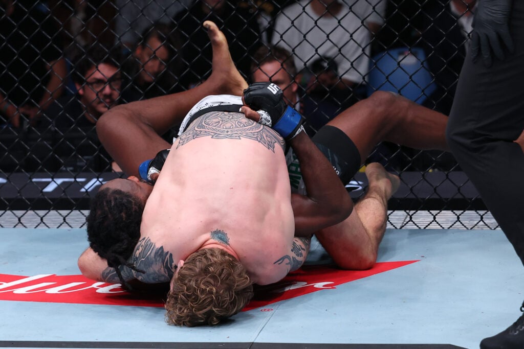 Jake Matthews chokes Neil Magny at UFC Perth
