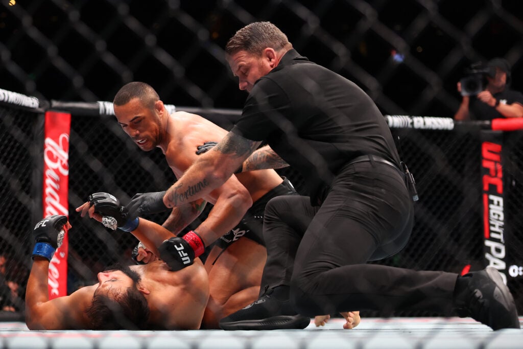 Carlos Ulberg knocks out Dominick Reyes at UFC Perth