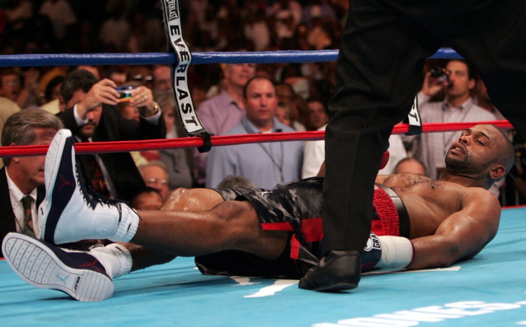 Roy Jones Jr. knocked out by Glen Johnson