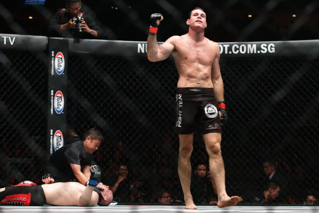 Roger Gracie beats Michael Pasternak