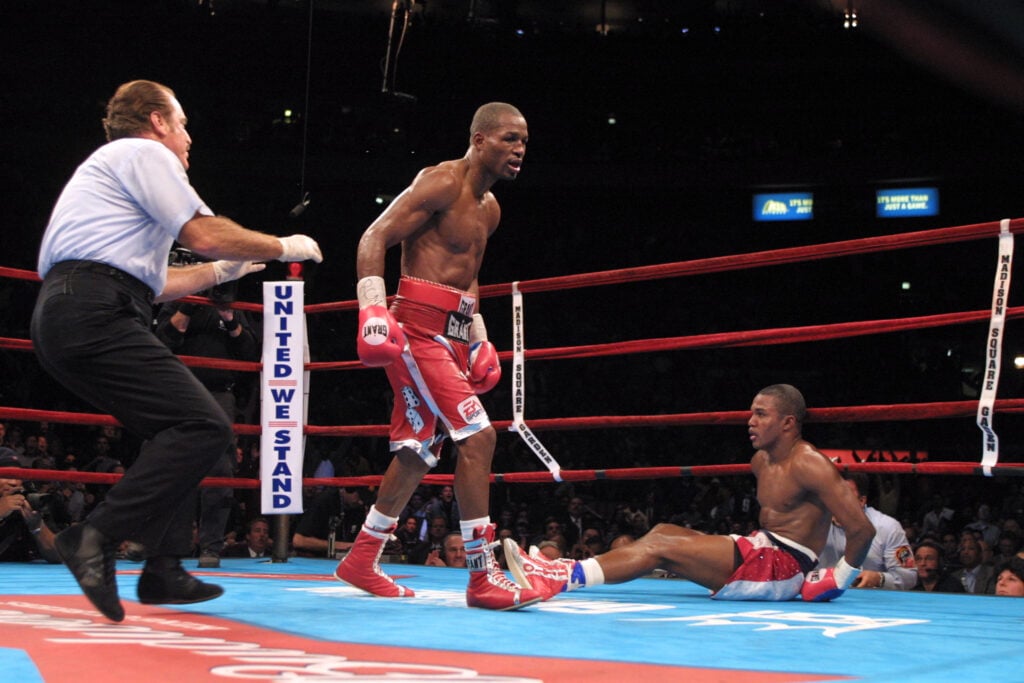 Bernard Hopkins stops Felix Trinidad in the 12th round in New York