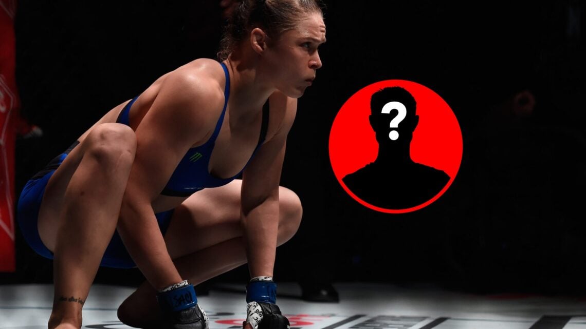 Image of Ronda Rousey crouching down at UFC 207, with mystery inset