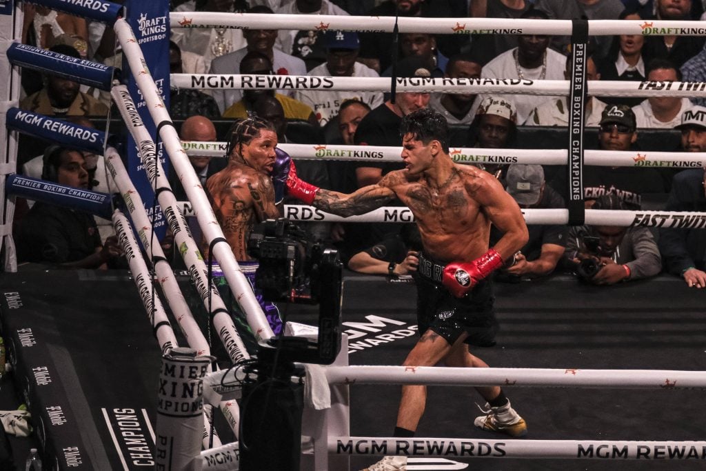 April 22, 2023, Las Vegas, Nevada, USA: Action between Gervonta ‘Tankâ€⠢ Davis (29-0 27KOs green trunks) and Ryan Garcia (23-1 black trunks) in their 136 pound catchweight bout at T Mobile Arena on Showtime Pay Per View. Davis won the bout by knockout at 1:44 in the seventh round. Las Vegas USA - ZUMAd151 20230422_znp_d151_035 Copyright: xAdamxDelGiudicex
