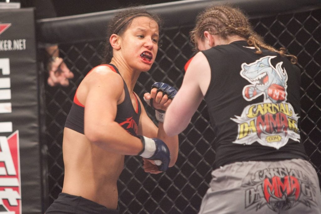 Shayna Baszler (USA, li.) gegen Sarah Kaufman (Kanada) - -ZUMAse4 Ultimate Fighting Damen MMA 2009, Mixed Martial Arts, Strikeforce, Freefight, Free Fight, Kampfsport Gruppe Kent