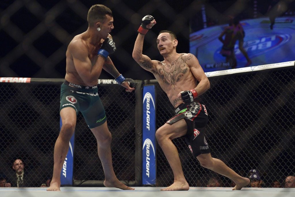 MMA: UFC 172- Fili vs Holloway Apr 26, 2014; Baltimore, MD, USA; Max Holloway (black shorts) fights against Andre Fili (green shorts) during UFC 172 at Baltimore Arena. Baltimore Baltimore Arena MD USA, EDITORIAL USE ONLY PUBLICATIONxINxGERxSUIxAUTxONLY Copyright: xTommyxGilliganx 7889333