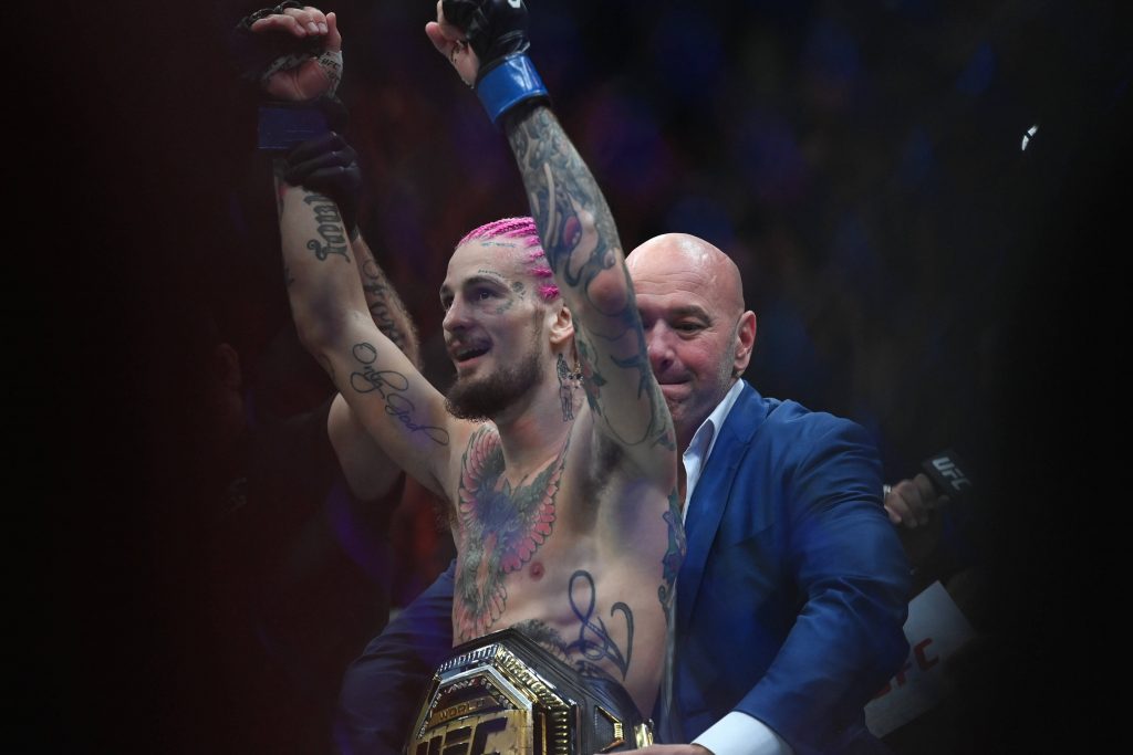 MMA: UFC 292 - Sterling vs O™Malley Aug 19, 2023; Boston, MA, USA; UFC President Dana White presents Sean O™Malley (blue gloves) the UFC championship belt after defeating Aljamin Sterling (red gloves) during UFC 292 at TD Garden. Boston TD Garden MA USA, EDITORIAL USE ONLY PUBLICATIONxINxGERxSUIxAUTxONLY Copyright: xBobxDeChiarax 20230820_szo_om2_0212