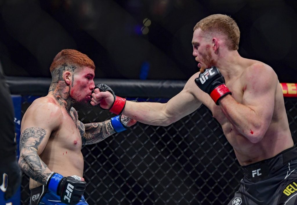 MMA: UFC 270-Della Maddalena vs Rodriguez, Jan 22, 2022; Anaheim, California, USA; Jack Della Maddalena (red gloves) competes against Pete Rodriguez (blue gloves) during UFC 270 at Honda Center. Mandatory Credit: Gary A. Vasquez-USA TODAY Sports, 22.01.2022 18:12:06, 17549657, NPStrans, Rodriguez, wow, Honda Center, Pete Rodriguez, MMA, TopPic PUBLICATIONxINxGERxSUIxAUTxONLY Copyright: xGaryxA.xVasquezx 17549657