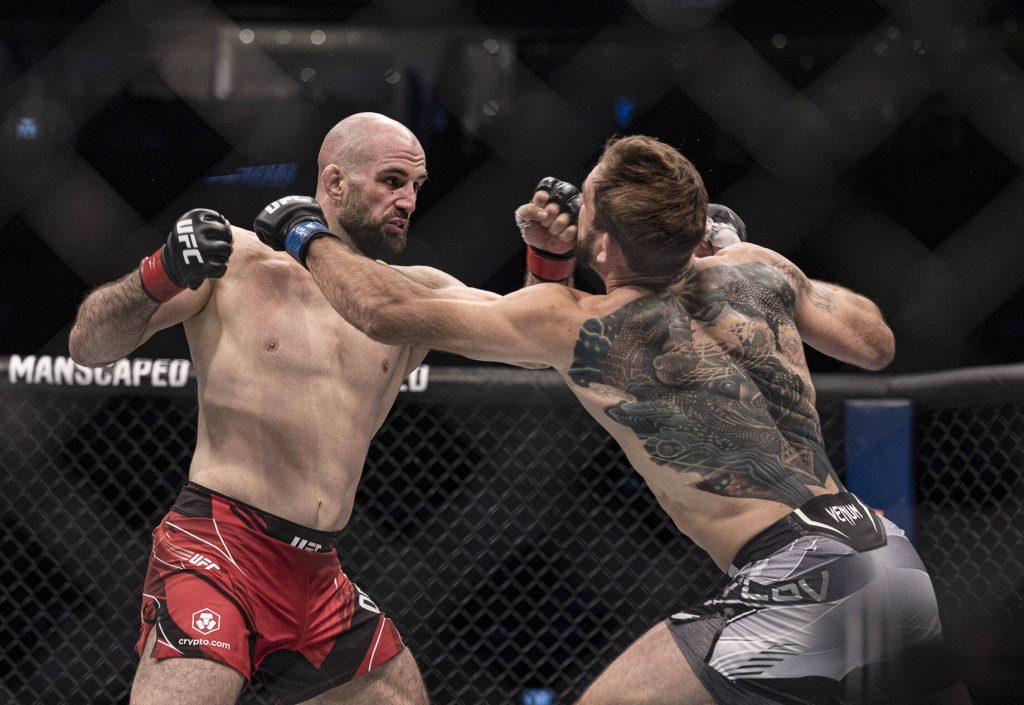 MMA: UFC 280-Oezdemir vs Krylov Oct 22, 2022; Abu Dhabi, UAE; Volkan Oezdemir (red gloves) and Nikita Krylov (blue gloves) during UFC 280 at Etihad Arena. Abu Dhabi UAE, EDITORIAL USE ONLY PUBLICATIONxINxGERxSUIxAUTxONLY Copyright: xCraigxKidwellx 20221022_jla_ooo_208