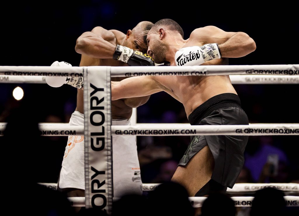 2022-10-08 23:22:31 ARNHEM - Kickboxers Alistair Overeem and Badr Hari during their GLORY: Collision 4 fight in Gelredome in Arnhem. ANP REMKO DE WAAL netherlands out - belgium out Arnhem xVIxxIVx *** 2022 10 08 23 22 31 ARNHEM Kickboxers Alistair Overeem and Badr Hari during their GLORY Collision 4 fight at Gelredome in Arnhem ANP REMKO DE WAAL netherlands out belgium out Arnhem xVIxxIVx 455948391 originalFilename: 0170680845st.jpg