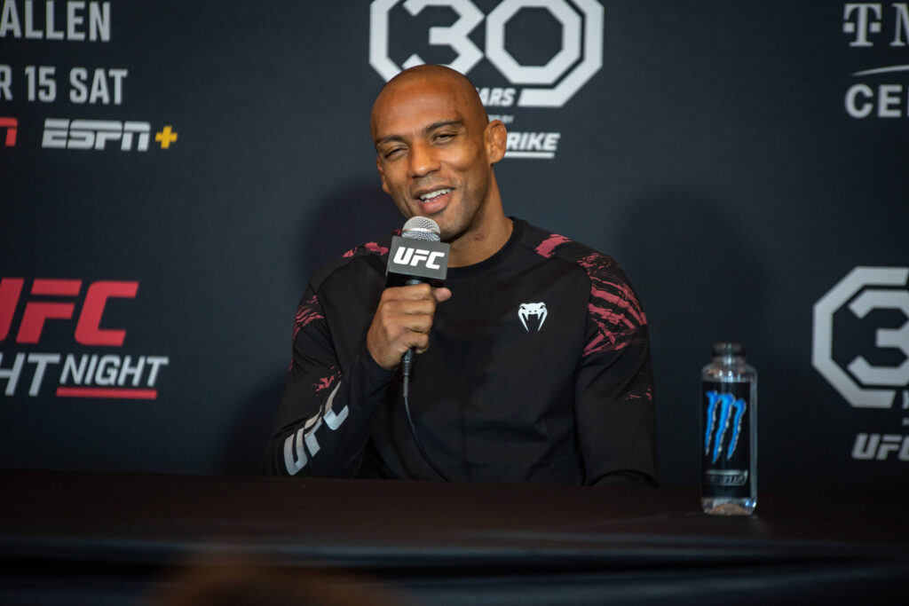 April 12, 2023, Kansas City, MO, Missouri, USA: KANSAS Kansas City, MO, MISSOURI - APRIL 12: Edson Barboza addresses the media ahead of his fight at UFC Fight Night Kansas City at T-Mobile Center on April 15th, 2023 in Kansas City, Missouri, United States. Kansas City, MO USA - ZUMAp175 20230412_zsa_p175_057 Copyright: xMattxDaviesx