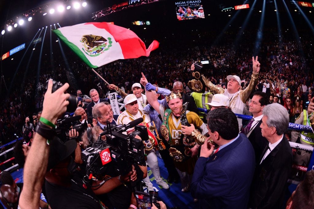 Boxing: Canelo vs Plant, Nov 6, 2021; Las Vegas, Nevada, USA; Canelo Alvarez celebrates after knocking out Caleb Plant (not pictured) during their undisputed super middleweight World Championship, WM, Weltmeisterschaft boxing match at MGM Grand Garden Arena. Mandatory Credit: Joe Camporeale-USA TODAY Sports, 06.11.2021 21:35:38, 17112880, Plant, MGM Grand Garden Arena, NPStrans, wow, Boxing, Canelo Alvarez, TopPic PUBLICATIONxINxGERxSUIxAUTxONLY Copyright: xJoexCamporealex 17112880