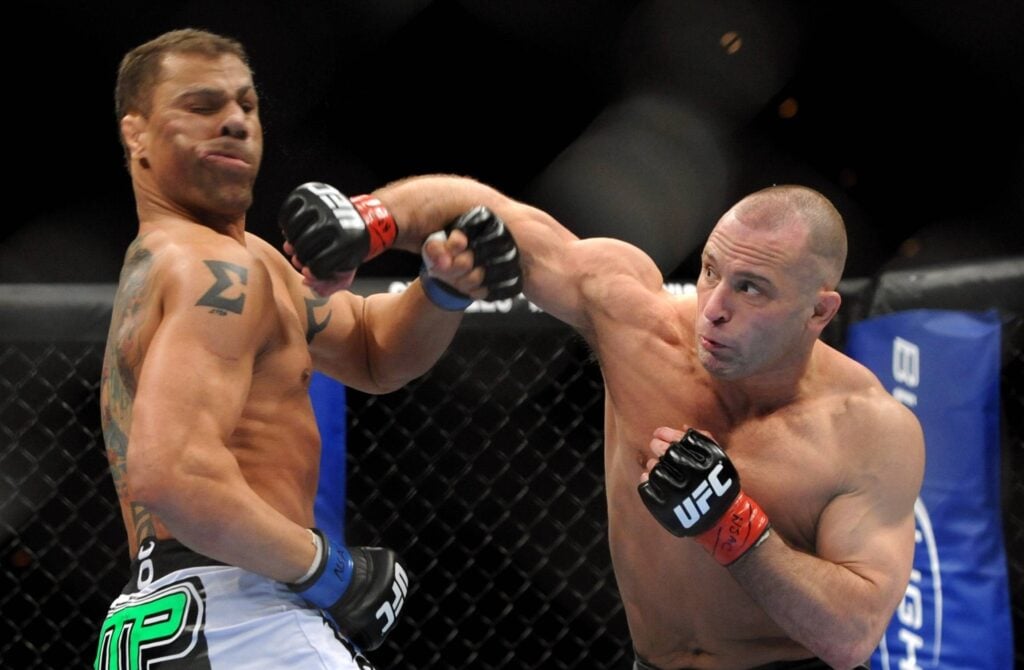 Matt Serra of the United States hits Frank Trigg of the United States during their Welterweight bout at UFC 109: Relentless at the Mandalay Bay Events Center in Las Vegas, Nevada, USA.  IMAGO/ AFLOSPORT/PUBLICATIONxINxGERxSUIxAUTxHUNxPOLxRUSxSWExFRAxNEDxESPxONLY  