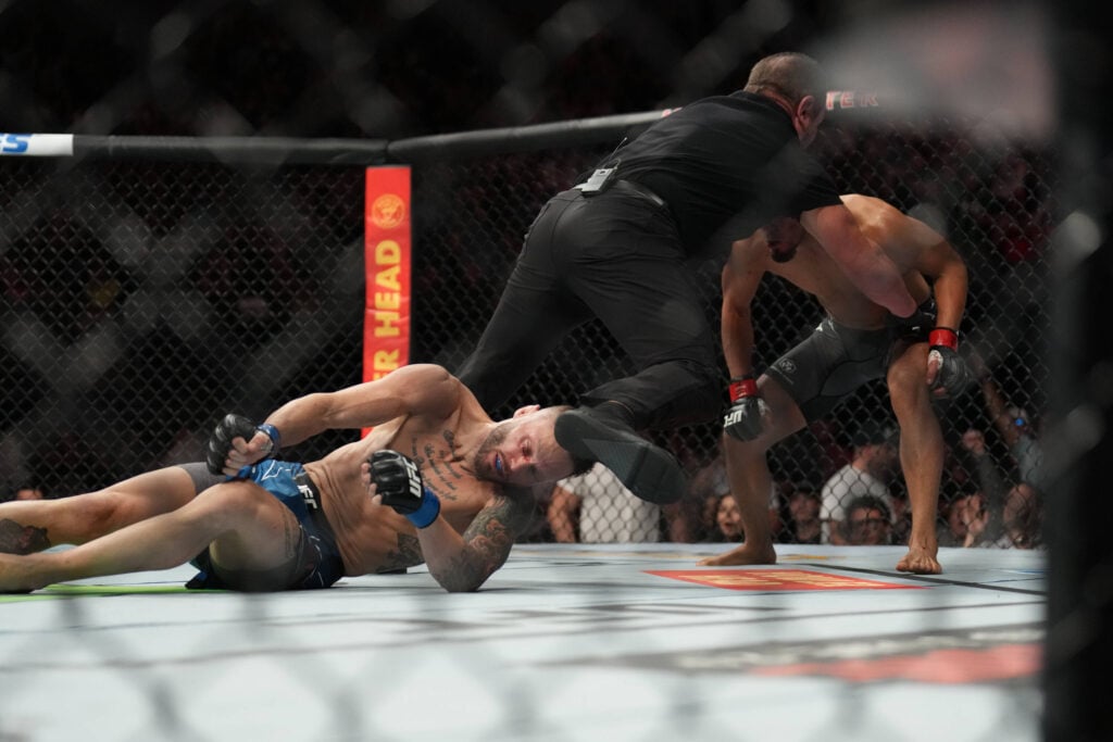 June 18, 2022, Austin, Texas, Austin, TX, United States: AUSTIN, TX - JUNE 18: (R-L) Adrian Yanez knocks out Tony Kelley in their bantamweight bout during the UFC Fight Night: Kattar v Emmett event at Moody Center on June 18, 2022 in Austin, Texas, United States. Austin, Texas United States - ZUMAp175 20220618_zsa_p175_019 Copyright: xLouisxGrassex