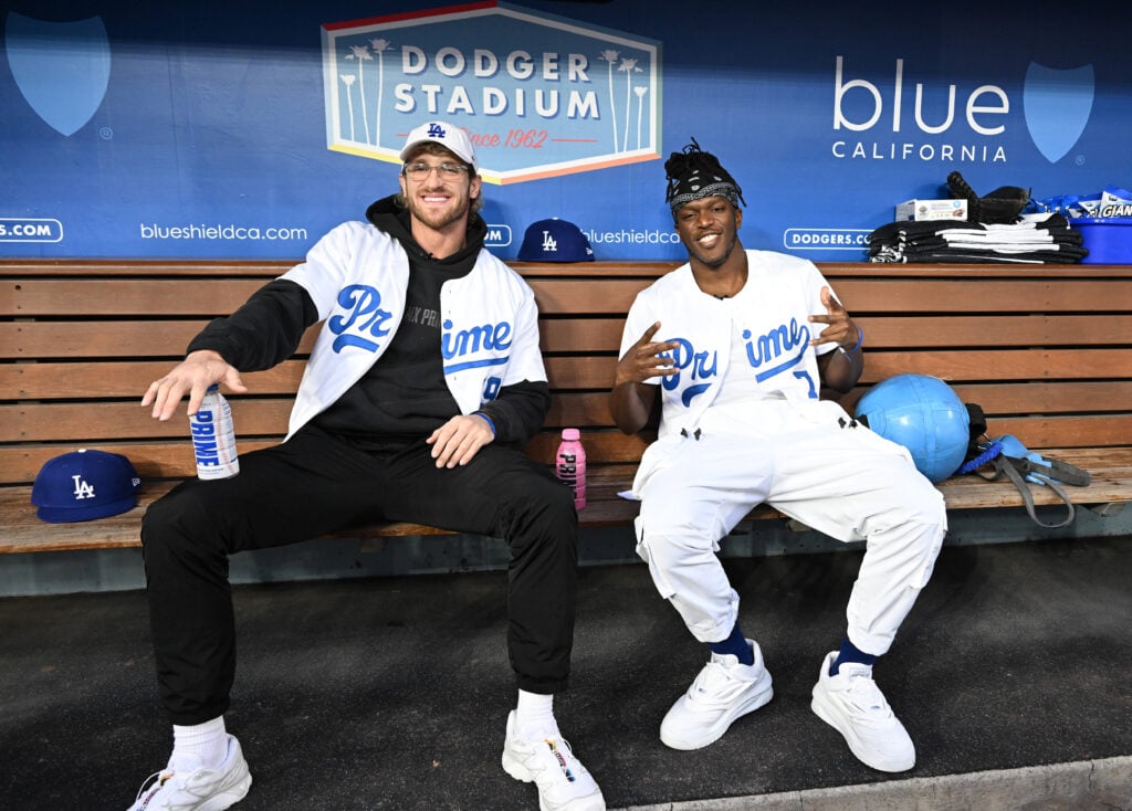 MLB, Baseball Herren, USA Arizona Diamondbacks at Los Angeles Dodgers Mar 31, 2023; Los Angeles, California, USA; American YouTuber Logan Paul and British YouTuber KSI, both cruiserweight professional boxers, pose for photos in the dugout prior to the game between the Los Angeles Dodgers and the Arizona Diamondbacks at Dodger Stadium. Los Angeles Dodger Stadium California USA, EDITORIAL USE ONLY PUBLICATIONxINxGERxSUIxAUTxONLY Copyright: xJaynexKamin-Onceax 20230331_gav_aj4_129