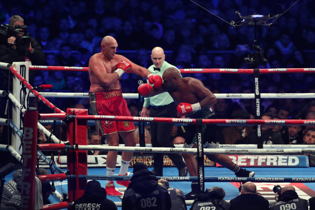 Tyson Fury v Derek Chisora 03 December 2022 London, Heavyweight Boxing - Tyson Fury v Derek Chisora - Fury on the back foot. (Photo by Mark Leech). London UK *** Tyson Fury gegen Derek Chisora 03. Dezember 2022 London, Schwergewicht Boxen Tyson Fury gegen Derek Chisora Fury auf dem Rückfuß Foto von Mark Leech London UK PUBLICATIONxINxGERxSUIxAUTxONLY Copyright: xMarkxLeechxOffside