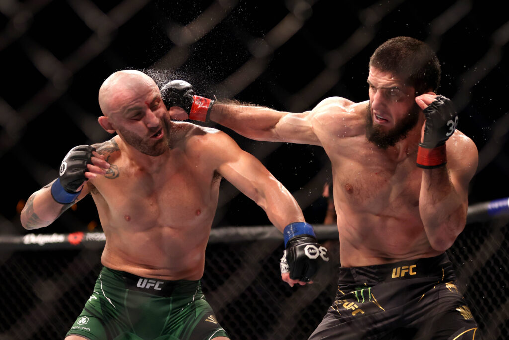 UFC 294 will see a rematch of this fight. UFC 284 PERTH, Alex Volkanovski (L) of Australia and Islam Makhachev of Russia during their Lightweight title bout at UFC 284 at RAC Arena in Perth, Sunday, February 12, 2023. ( !ACHTUNG: NUR REDAKTIONELLE NUTZUNG, KEINE ARCHIVIERUNG UND KEINE BUCHNUTZUNG! PERTH WESTERN AUSTRALIA AUSTRALIA PUBLICATIONxNOTxINxAUSxNZLxPNGxFIJxVANxSOLxTGA Copyright: xRICHARDxWAINWRIGHTx 20230212001762834424