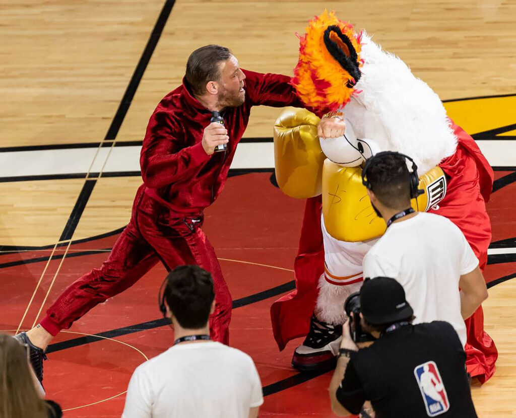 June 10, 2023: Mixed martial arts fighter Conor McGregor, left, swings at Miami Heat mascot Burnie during a timeout period in Game 4 of the NBA, Basketball Herren, USA Finals against the Denver Nuggets at the Kaseya Center on June 9, 2023, in Miami. - ZUMAm67_ 0260121961st 