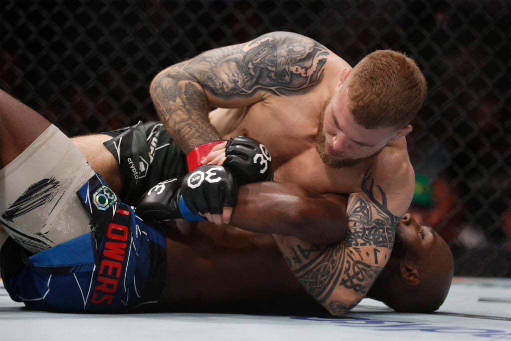 MMA: UFC 291 - Matthews vs Flowers Jul 29, 2023; Salt Lake City, Utah, USA; Jake Matthews (red gloves) fights Darrius Flowers (blue gloves) during UFC 291 at Delta Center. Salt Lake City Delta Center Utah USA, EDITORIAL USE ONLY PUBLICATIONxINxGERxSUIxAUTxONLY 20230729_szo_si8_0096
