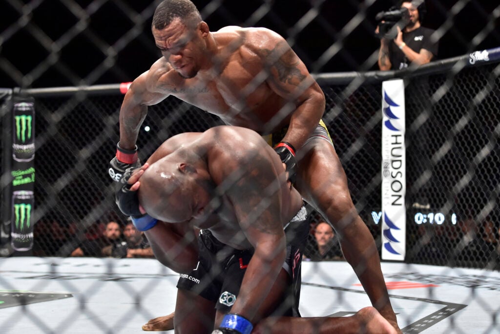 MMA: UFC Fight Night - Sao Paulo- Almeida vs Lewis Nov 4, 2023; Sao Paulo, Brazil; Jailton Almeida (red gloves) fights Derrick Lewis (blue gloves) during UFC Fight Night at Ibirapuera Arena. Sao Paulo Ibirapuera Arena SP Brazil, EDITORIAL USE ONLY PUBLICATIONxINxGERxSUIxAUTxONLY 20231104_mcd_db3_193