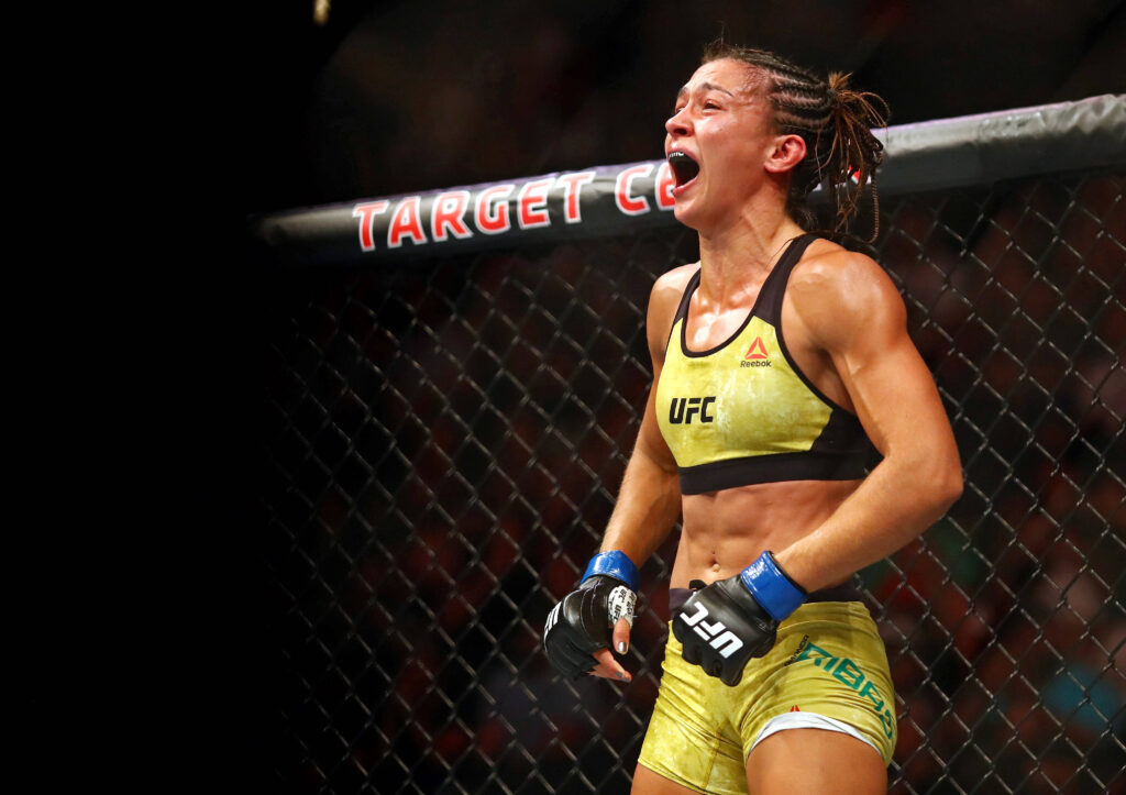 MMA: UFC Fight Night-Minneapolis-Whitmire vs Ribas, Jun 29, 2019; Minneapolis, MN, USA; Amanda Ribas (blue gloves) celebrates beating Emily Whitmire (red gloves) during UFC Fight Night at Target Center. Mandatory Credit: David Berding-USA TODAY Sports, 29.06.2019 17:51:01, 12978257, UFC Fight Night, Target Center, MMA PUBLICATIONxINxGERxSUIxAUTxONLY 12978257
