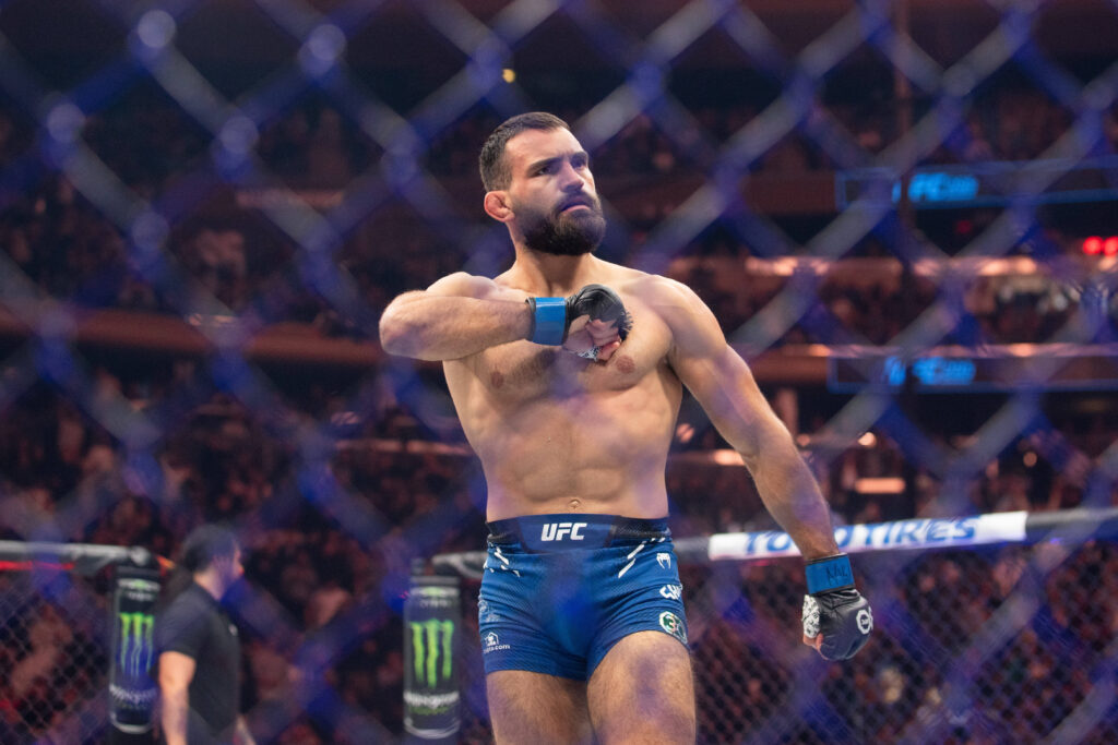 Benoit-Saint Denis continued his winning streak in style over Matt Frevola at UFC 295.