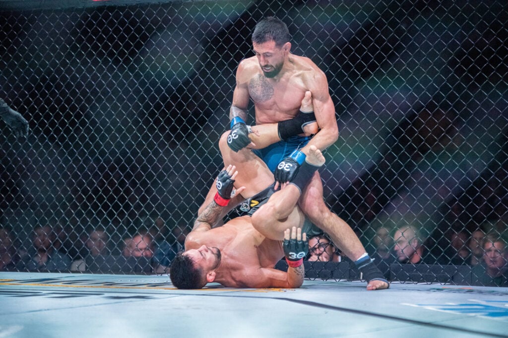 April 15, 2023, Kansas City, MO, Missouri, USA: KANSAS Kansas City, MO, MISSOURI - APRIL 15: (Top) Chris Gutierrez punches Pedro Munhoz in a bantamweight bout during UFC Fight Night Kansas City - Holloway vs Allen at T-Mobile Center on April 15th, 2023 in Kansas City, Missouri, United States. Kansas City, MO USA - ZUMAp175 20230415_zsa_p175_094