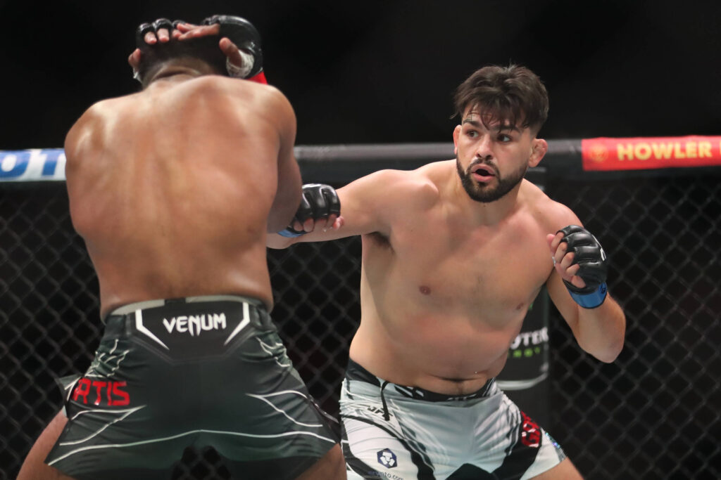 April 8, 2023, Miami, FL, Miami, Florida, United States: MIAMI, FLORIDA - APRIL 8: (L-R) Chris Curtis battles Kelvin Gastelum in their middleweight fight during the UFC 287 event at Kaseya Center on April 8, 2023 in Miami, FL, United States. Miami, FL United States - ZUMAp175 20230408_zsa_p175_108 