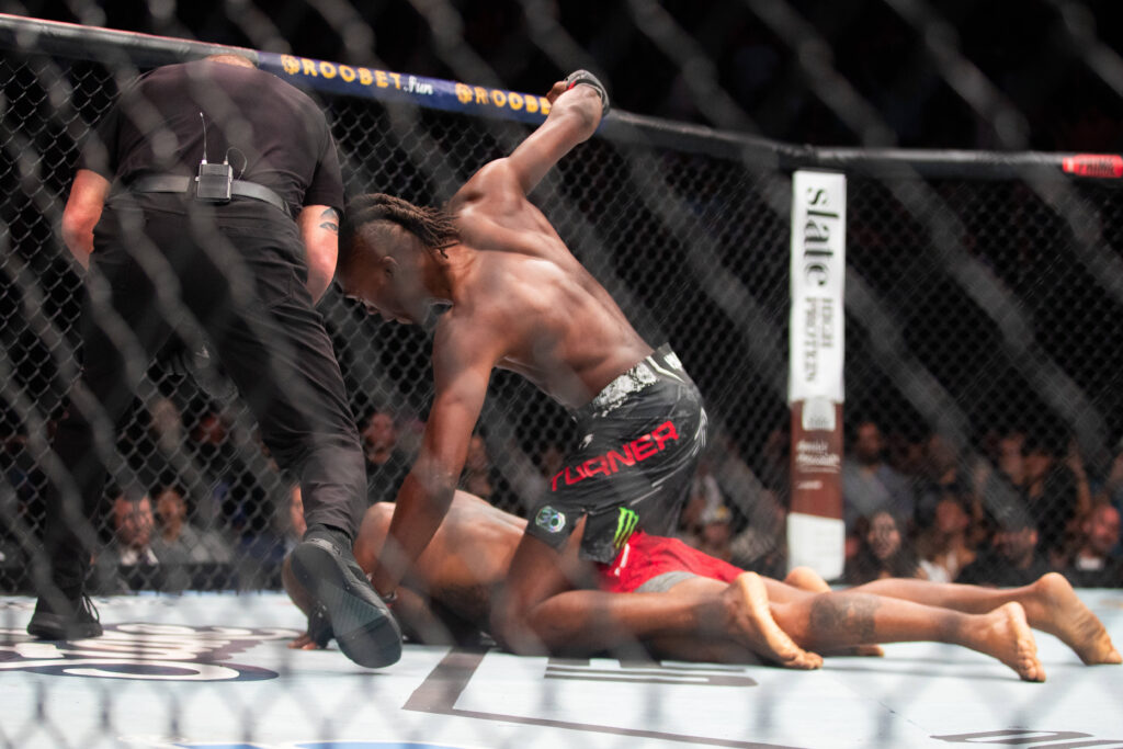 December 2, 2023, AUSTIN, TEXAS, United States: Austin, TX- Jalin Turner(Top) punches Bobby Green(Botom) in Lightweight Bout during UFC FIGHT NIGHT event at Moody Center, Austin United States AUSTIN United States - ZUMAr187 20231202_zsp_r187_044 