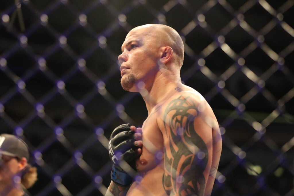A short-notice appearance from Anthony Smith didn't go his way.
