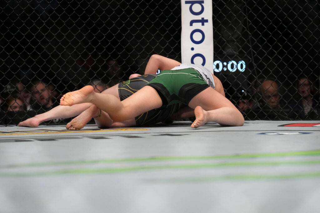 March 4, 2023, Las Vegas, NV, LAS VEGAS, NV, USA: LAS VEGAS, NV - MARCH 4: (R-L) Alexa Grasso controls the body of Valentina Shevchenko in their Women s Flyweight fight during the UFC 285 event at T-Mobile Arena on March 4, 2023 in Las Vegas, NV, USA. Las Vegas, NV USA - ZUMAp175 20230304_zsa_p175_242