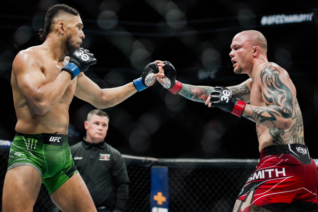 May 13, 2023, Charlotte, NC, North Carolina, USA: CHARLOTTE, NORTH CAROLINA - May 13: (R-L) Anthony Smith reach out to judge distance Johnny Walker at UFC Fight Night: Rozenstruik vs Almeida on May 13th, 2023 at Spectrum Center in Charlotte, North Carolina, United States. Charlotte, NC USA - ZUMAp175 20230513_zsa_p175_208