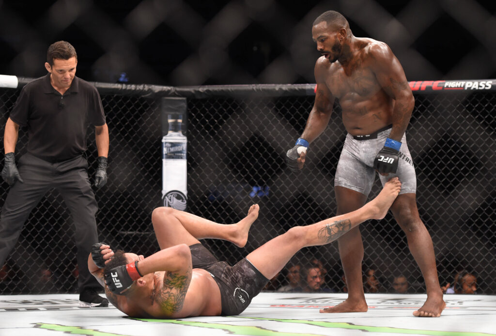MMA: UFC 236- Anders vs Rountree , Apr 13, 2019; Atlanta, GA, USA; Eryk Anders (red gloves) fights Khalil Rountree (blue gloves) during UFC 236 at State Farm Arena. Mandatory Credit: John David Mercer-USA TODAY Sports , 13.04.2019 23:23:17, 12530985, wow, State Farm Arena, MMA, Eryk Anders PUBLICATIONxINxGERxSUIxAUTxONLY 12530985