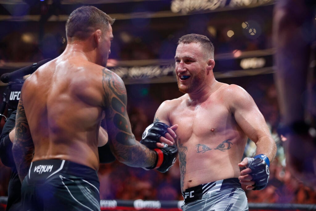 MMA: UFC 291 - Poirier vs Gaethje Jul 29, 2023; Salt Lake City, Utah, USA; Dustin Poirier (red gloves) shakes hands with Justin Gaethje (blue gloves) after their fight during UFC 291 at Delta Center. Salt Lake City Delta Center Utah USA, EDITORIAL USE ONLY PUBLICATIONxINxGERxSUIxAUTxONLY 20230729_szo_si8_0373