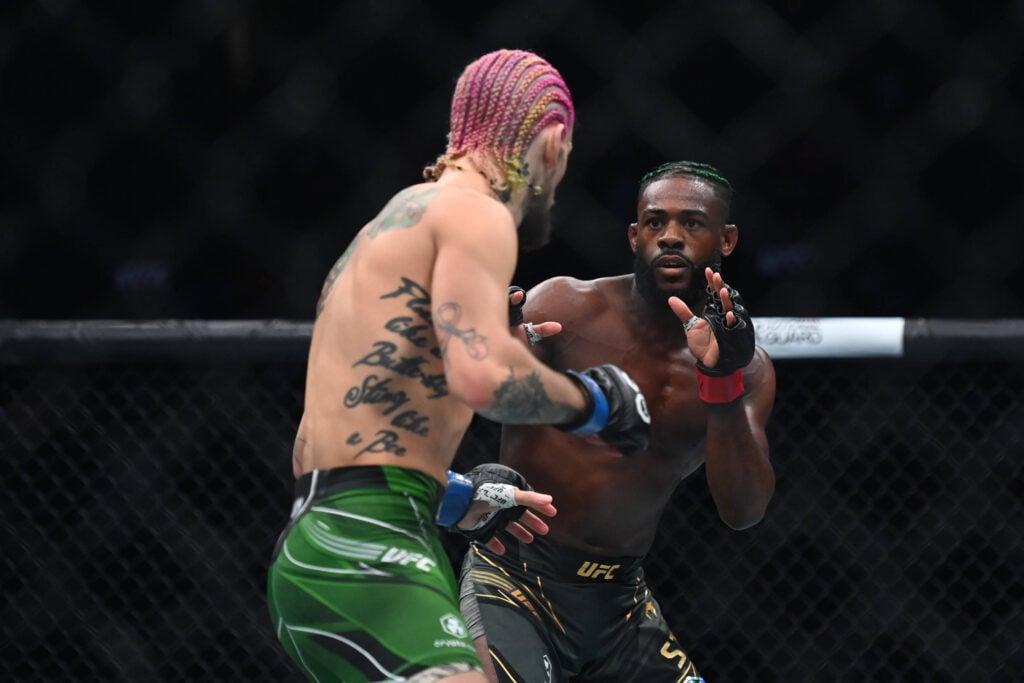 MMA: UFC 292 - Sterling vs O™Malley Aug 19, 2023; Boston, MA, USA; Aljamin Sterling (red gloves) fights Sean O™Malley (blue gloves) during UFC 292 at TD Garden. Boston TD Garden MA USA, EDITORIAL USE ONLY PUBLICATIONxINxGERxSUIxAUTxONLY 20230820_szo_om2_0197