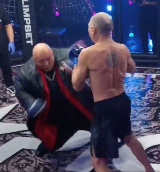 Russian bloger Oleg "Mongol" Perekhozhev fights a large opponent at Epic Fighting, dropping his opponent for the second time.