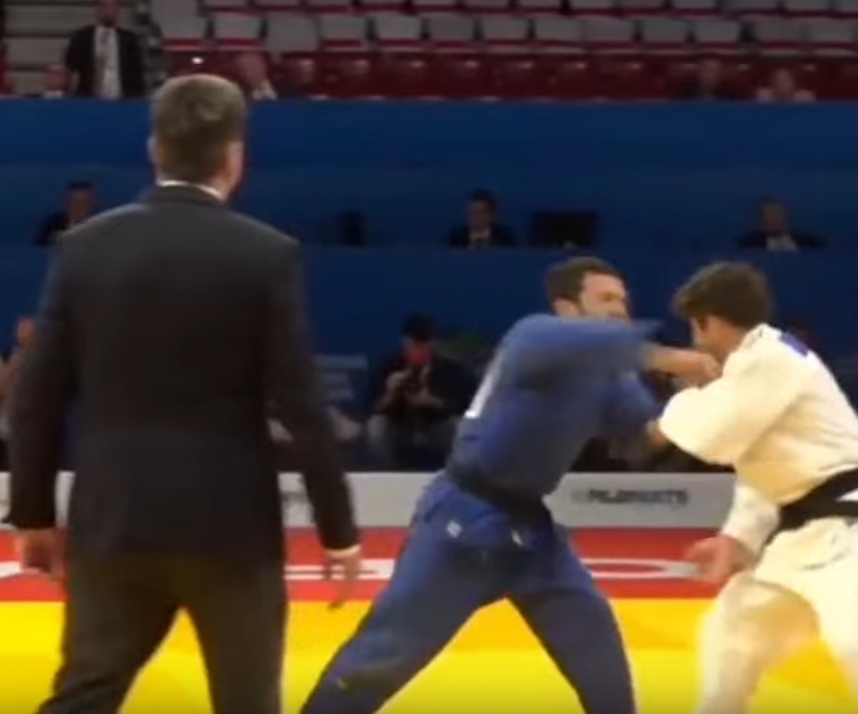 Judoka accidentally lands a punch in a Judo competition, leading to a knockout