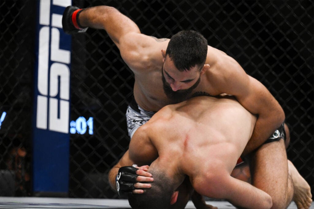 MMA: UFC Fight Night - Paris- Saint-Denis vs Moises Sep 2, 2023; Paris, France; Benoit Saint-Denis (red gloves) fights Thiago Moises (blue gloves) during UFC Fight Night at Accor Arena. Paris Accor Arena France, EDITORIAL USE ONLY PUBLICATIONxINxGERxSUIxAUTxONLY 20230902_szo_om2_0144