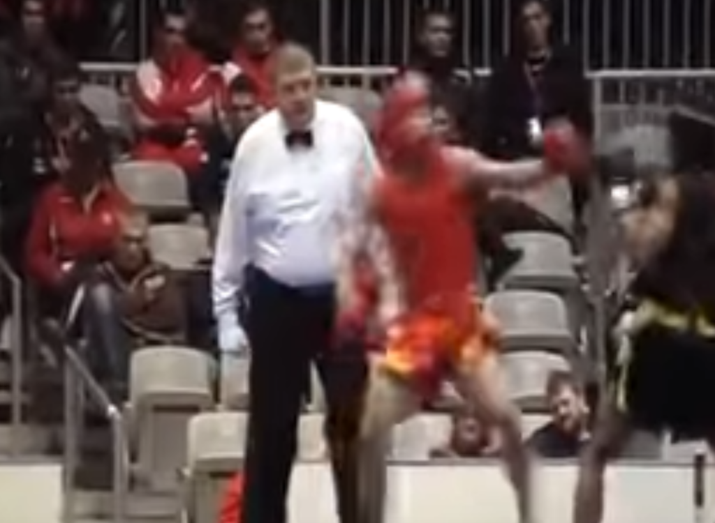 Sanshou competitors begin engagement