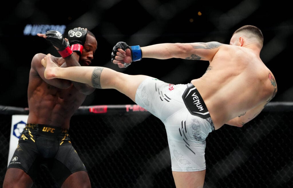 MMA: UFC 296 - Edwards vs Covington Dec 16, 2023; Las Vegas, Nevada, USA; Leon Edwards (red gloves) fights Colby Covington (blue gloves) during UFC 296 at T-Mobile Arena. Las Vegas T-Mobile Arena Nevada USA, EDITORIAL USE ONLY PUBLICATIONxINxGERxSUIxAUTxONLY 20231216_jhp_cs1_0434
