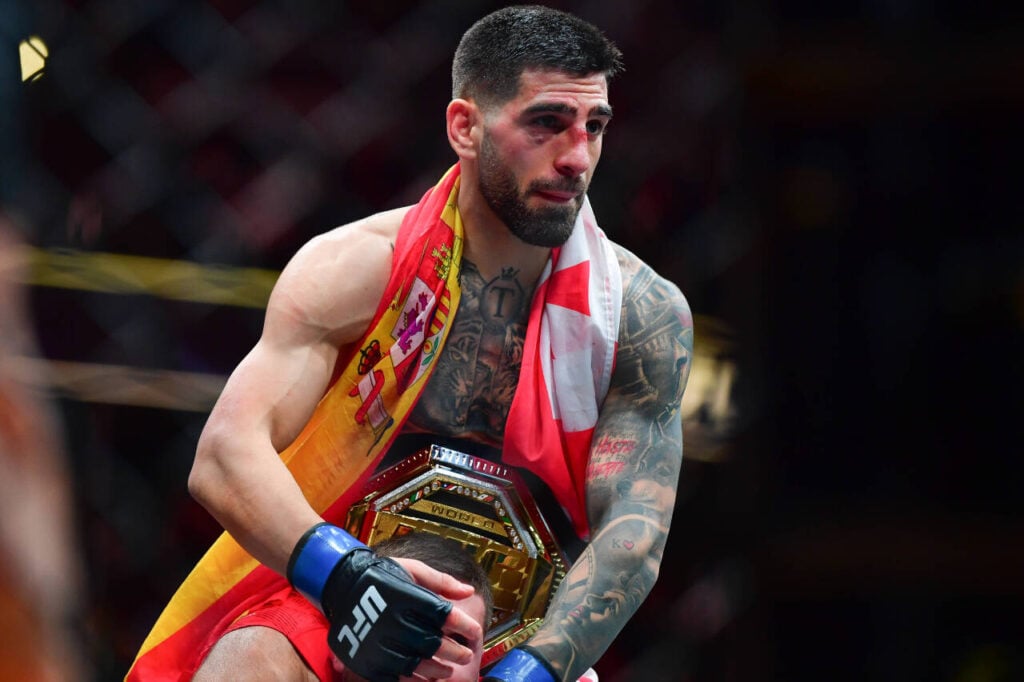 MMA: UFC 298-Volkanovski vs Topuria Feb 17, 2024; Anaheim, California, USA; Ilia Topuria celebrates his championship victory against Alexander Volkanovski during UFC 298 at Honda Center. Anaheim Honda Center California USA, EDITORIAL USE ONLY PUBLICATIONxINxGERxSUIxAUTxONLY 20240217_gav_sv5_167