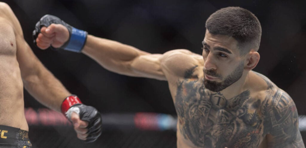 Spanish-Georgian Ilia Topuria (R) and Australian Alexander Volkanovski (L) fight during UFC featherweight event at the Honda Center, Anaheim, California, 17 February 2024. Ilia Topuria vs Alexander Volkanovski !ACHTUNG: NUR REDAKTIONELLE NUTZUNG! PUBLICATIONxINxGERxSUIxAUTxONLY USA2336 20240218-55012945861_1